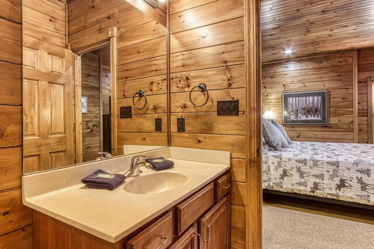 Lazy Bear Lodge, Hot Tub, Resort Pool, Wifi, 1089 Free Tickets Each Paid Day, Dollywood And More Gatlinburg Exterior foto
