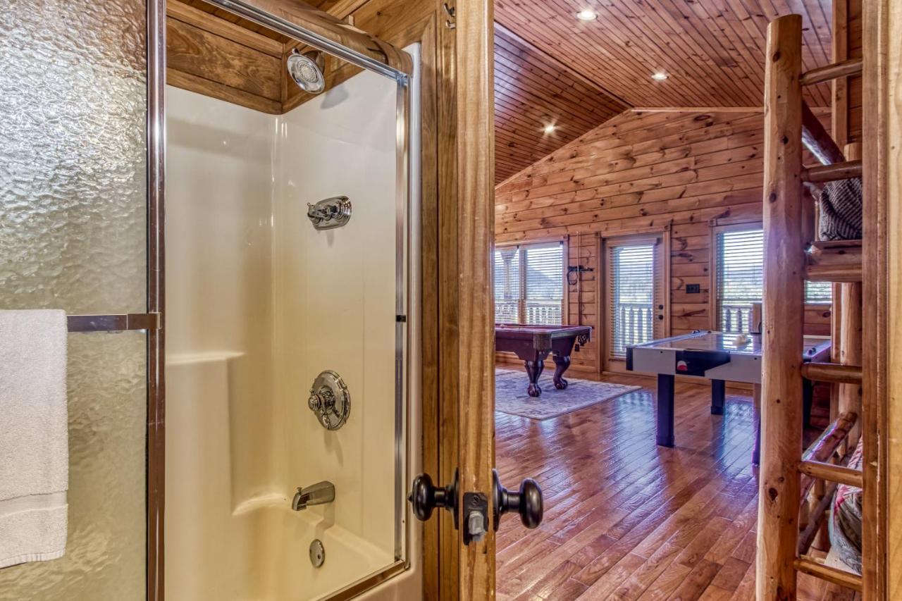 Lazy Bear Lodge, Hot Tub, Resort Pool, Wifi, 1089 Free Tickets Each Paid Day, Dollywood And More Gatlinburg Exterior foto