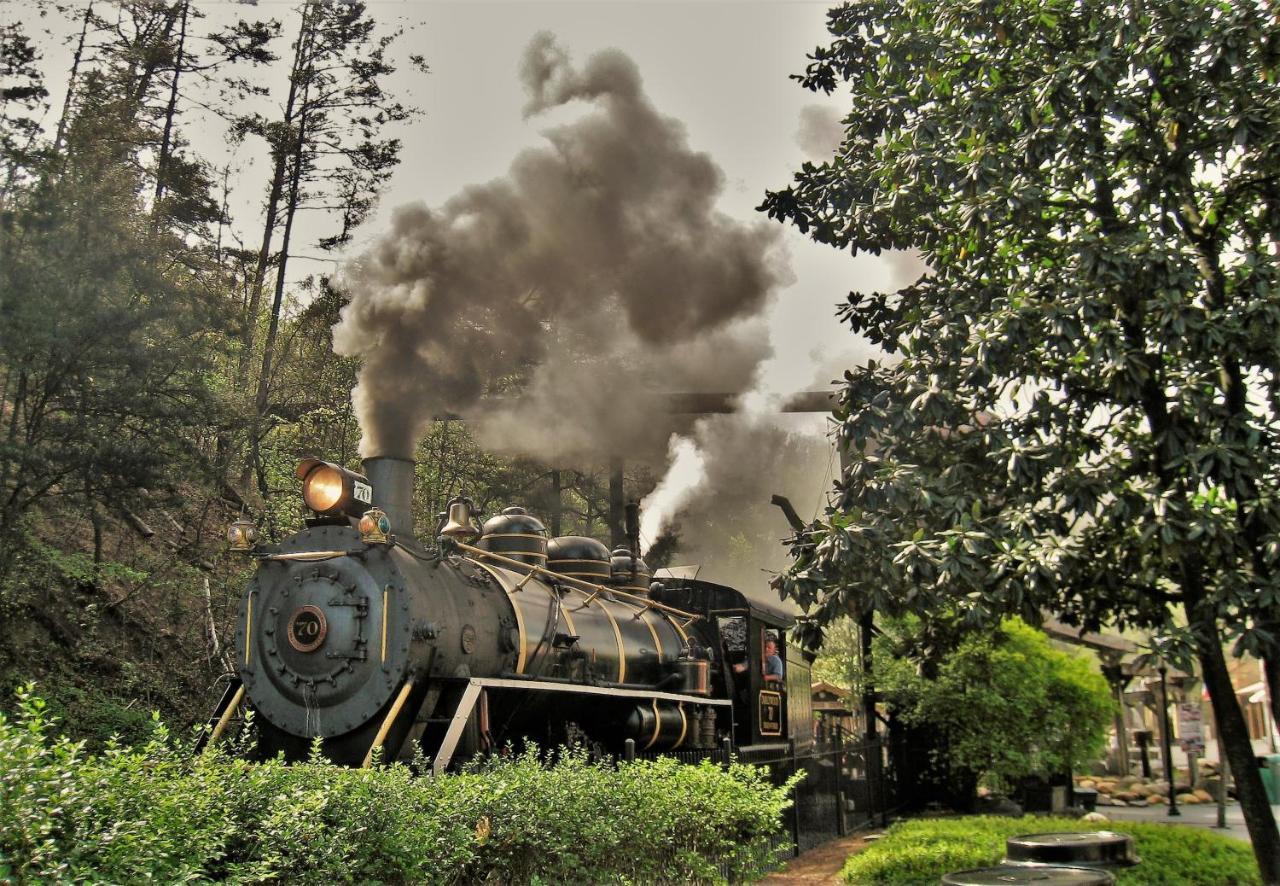 Lazy Bear Lodge, Hot Tub, Resort Pool, Wifi, 1089 Free Tickets Each Paid Day, Dollywood And More Gatlinburg Exterior foto